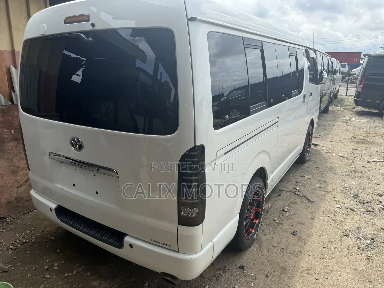 Toyota HiAce 2014 White