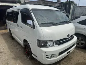 Toyota HiAce 2014 White