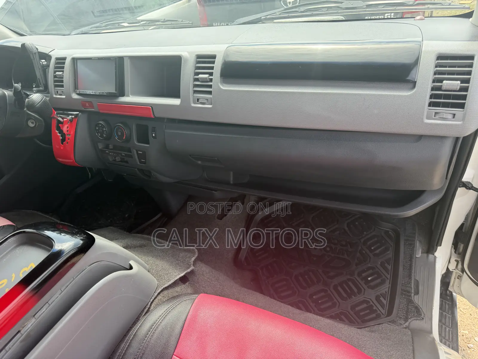 Toyota HiAce 2014 White