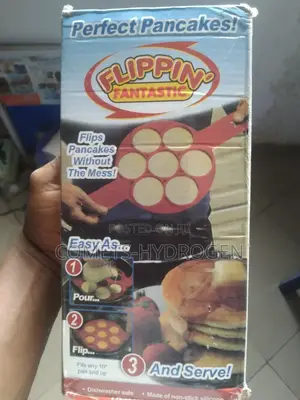 Flipping Silicone Pancake Molds or Pancake Flipper