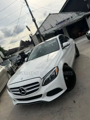 Mercedes-Benz C300 Luxury 4dr AWD 4Matic Sedan (2.0L 4cyl 7A) 2015