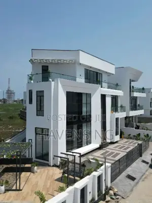 5bdrm Duplex in Chevron for sale