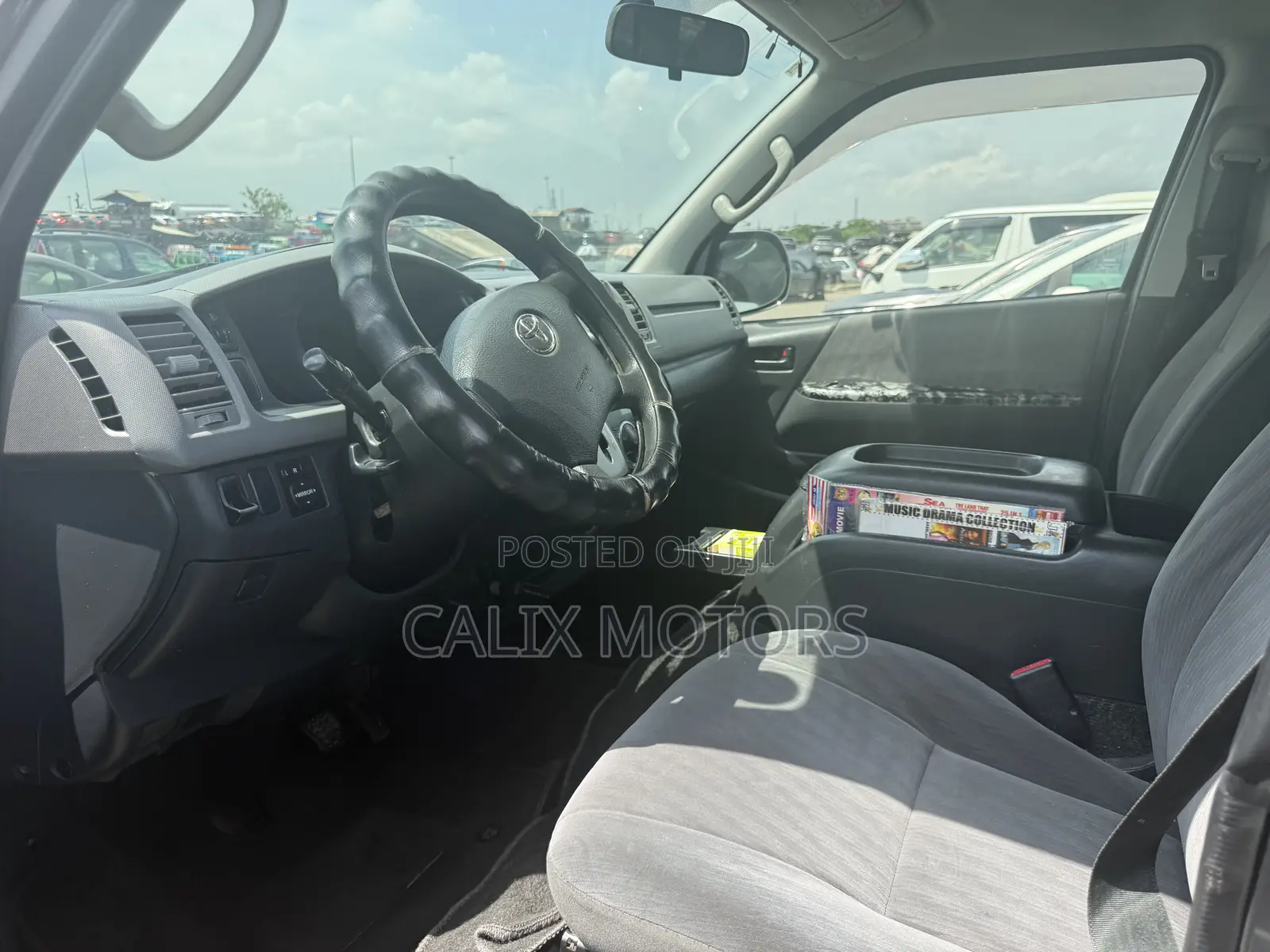 Toyota HiAce 2014 Grey