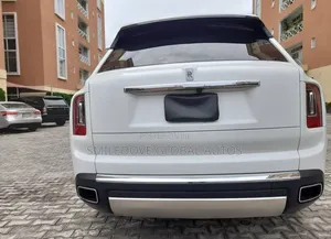 Rolls-Royce Cullinan Base 2019 White