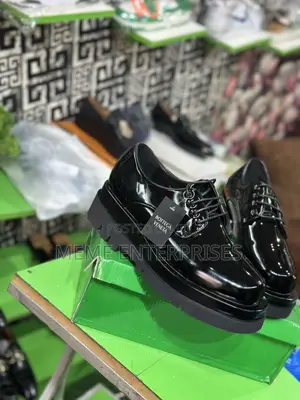 Laced Shiny Shoe