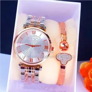 Keep Moving Attractive Wristwatch