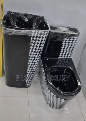 Quality Executive Water Closet With Freestand