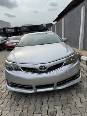 Toyota Camry SE 4dr Sedan (2.5L 4cyl 6A) 2014 Silver
