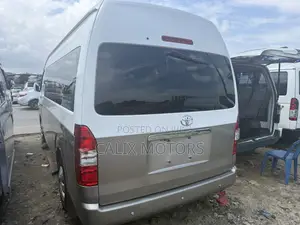 Toyota HiAce 2018 White