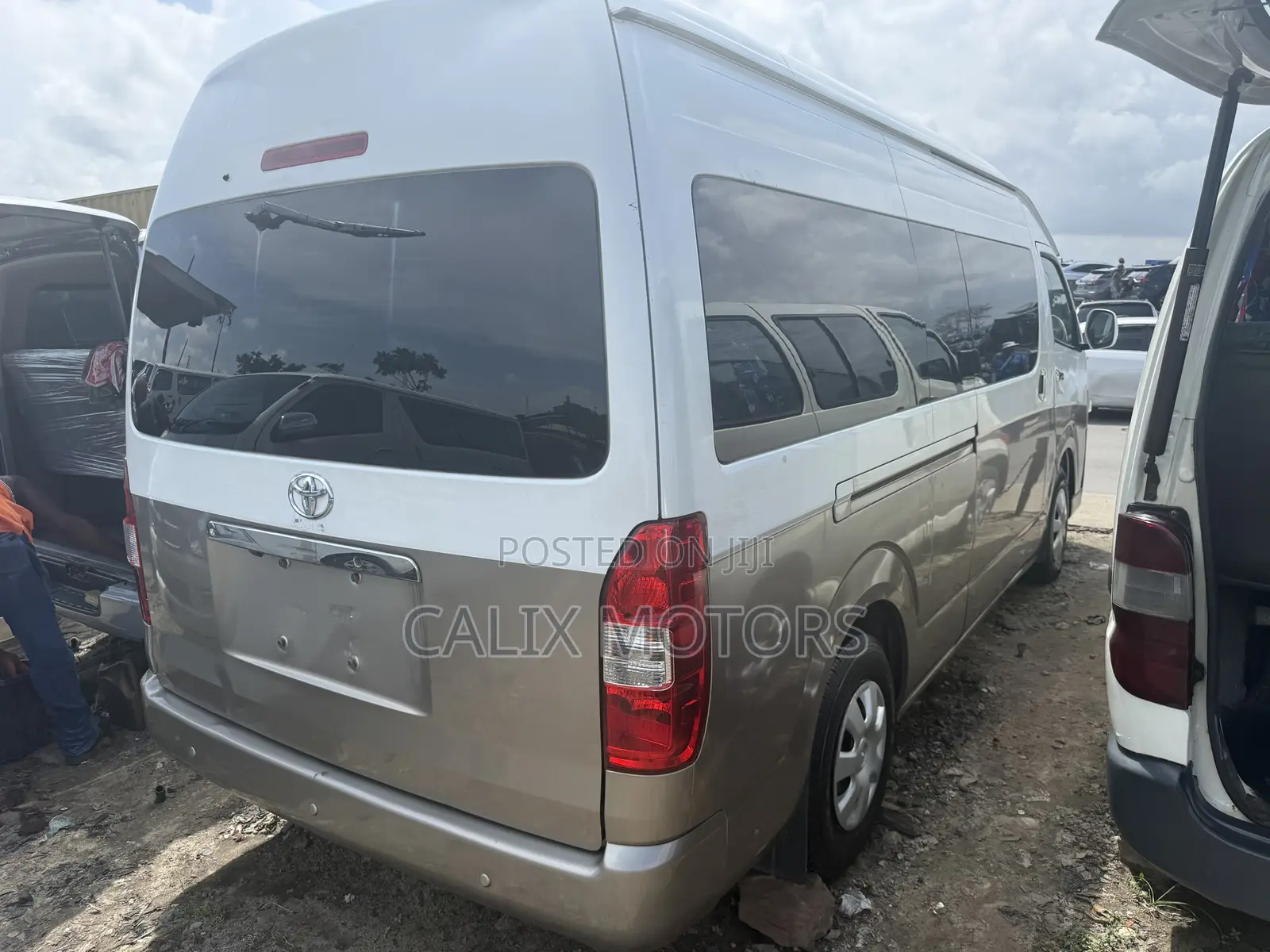 Toyota HiAce 2018 White
