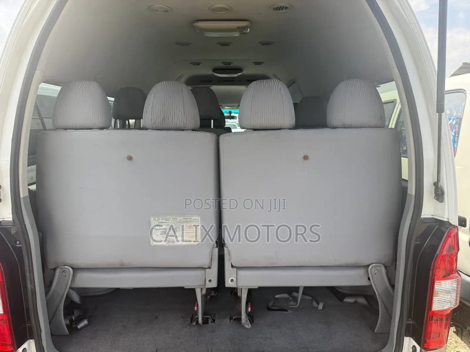 Toyota HiAce 2018 White