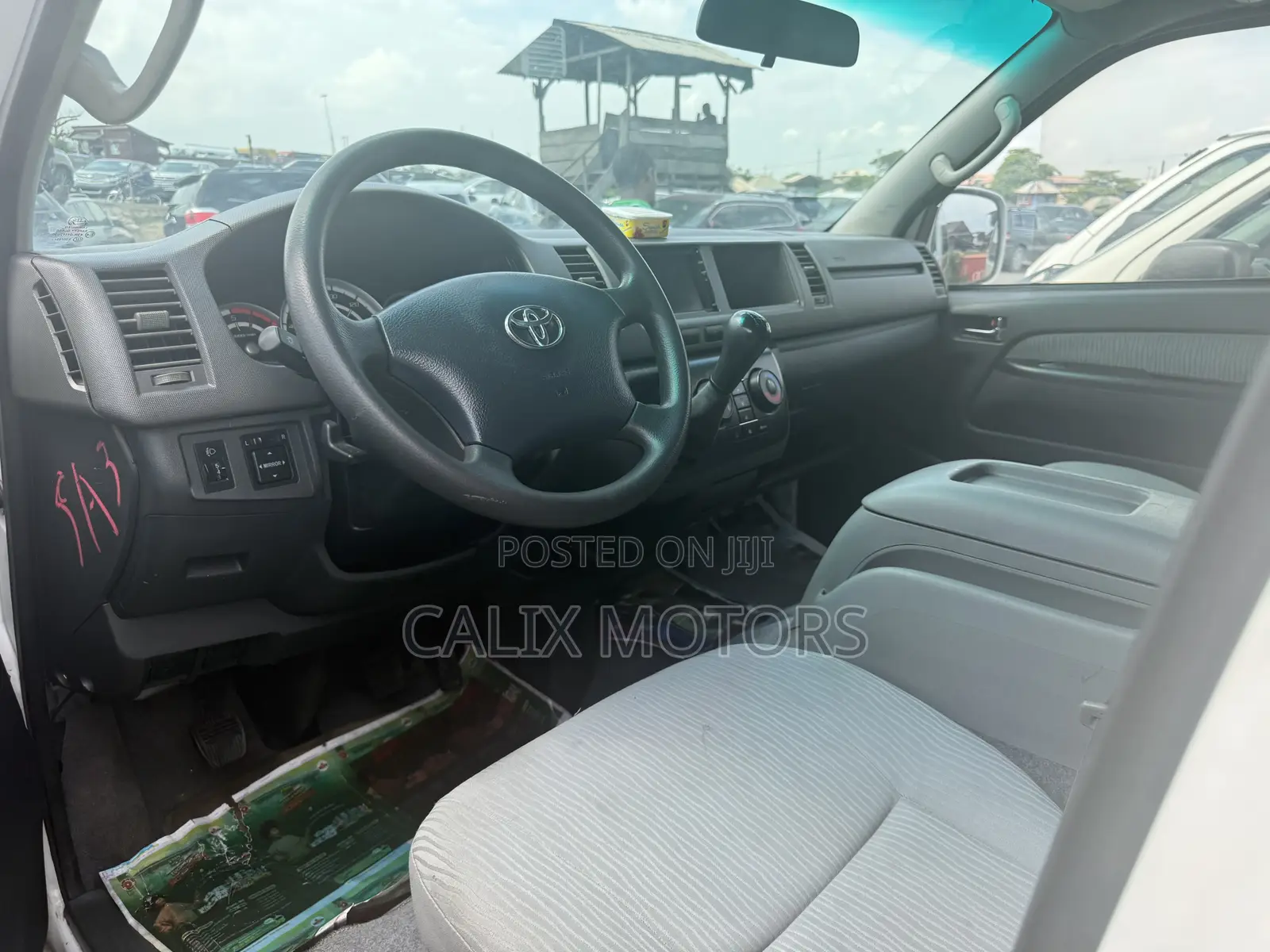 Toyota HiAce 2018 White
