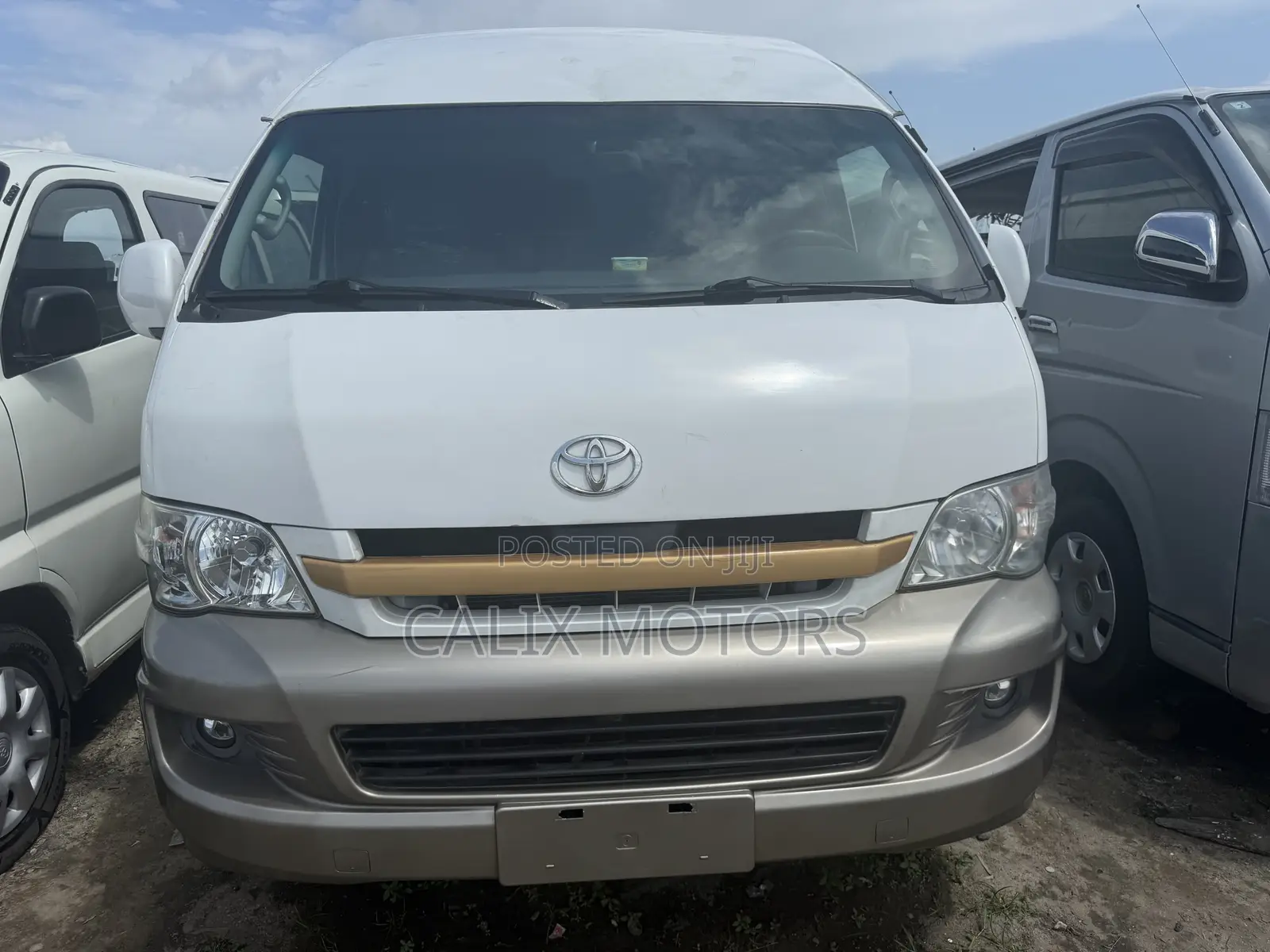 Toyota HiAce 2018 White
