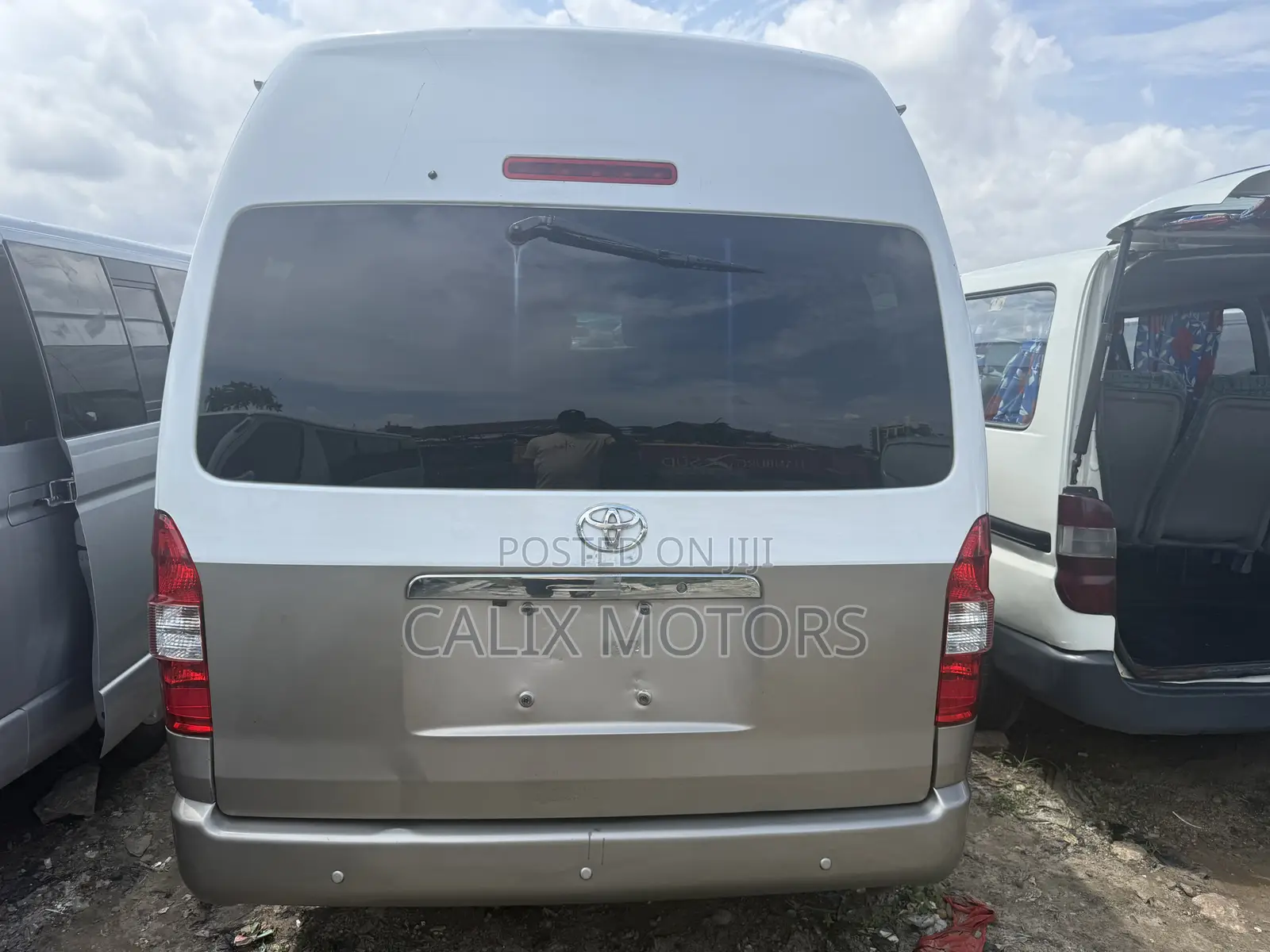 Toyota HiAce 2018 White