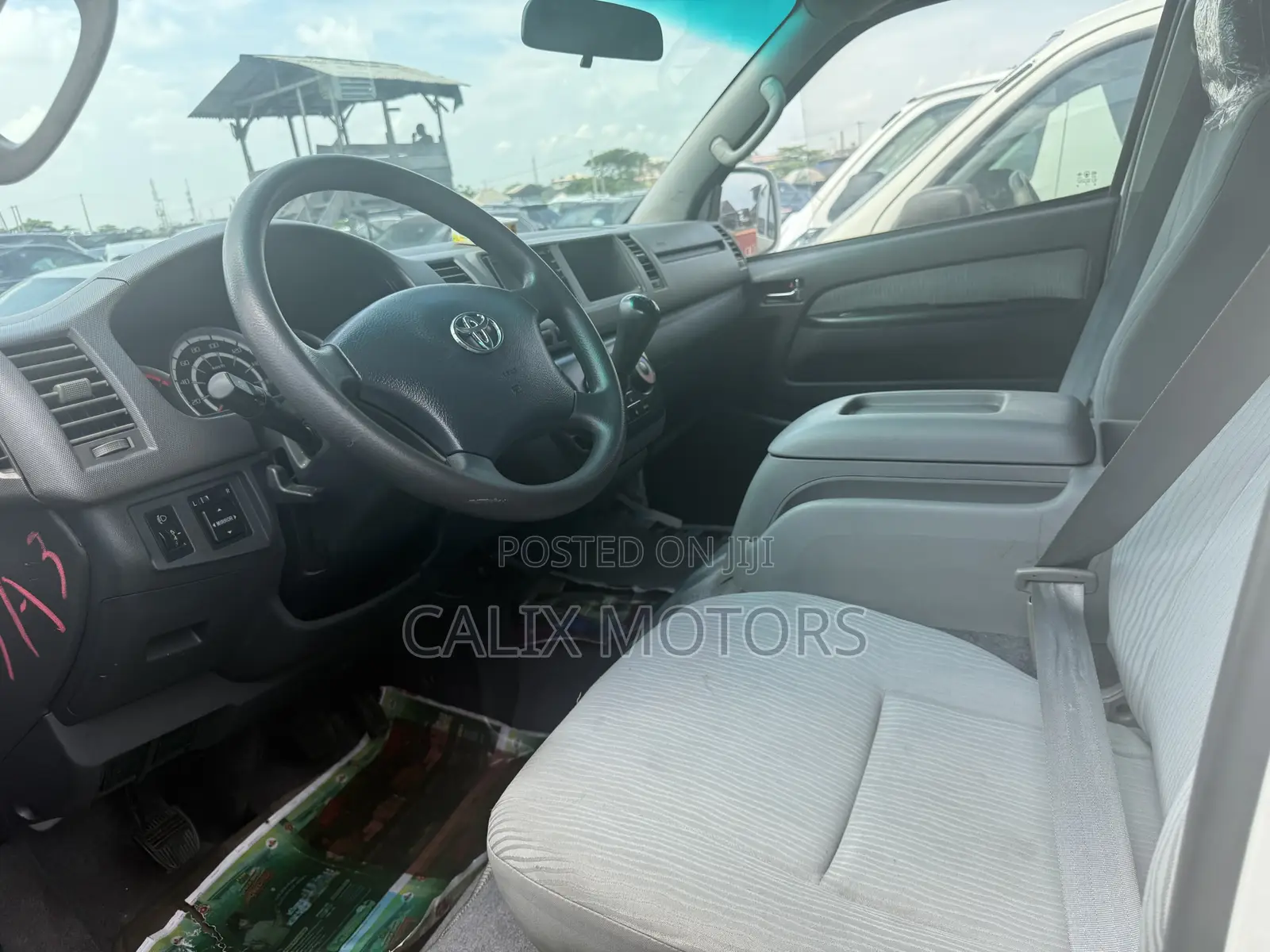 Toyota HiAce 2018 White