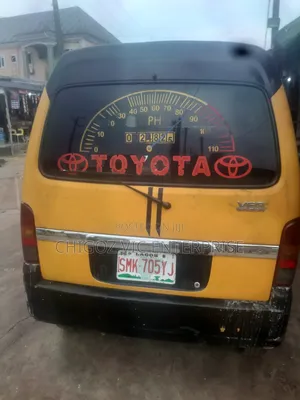 Suzuki APV Minibus 2002 Yellow