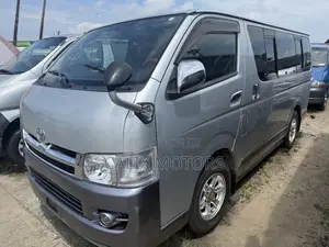 Toyota HiAce 2014 Silver
