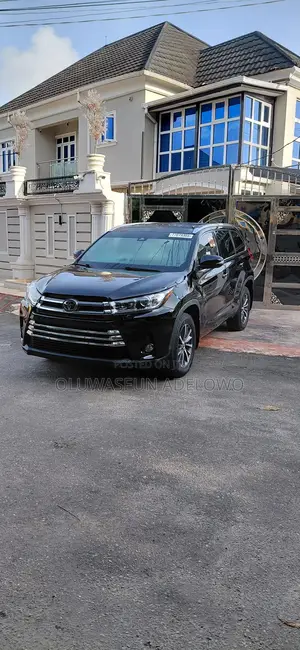 Toyota Highlander XLE 4x2 V6 (3.5L 6cyl 8A) 2017 Black