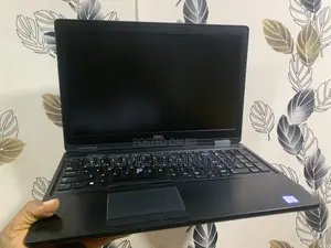 Laptop Dell Precision 15 3520 8GB Intel Xeon SSD 256GB