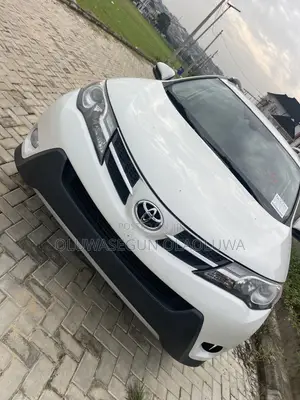 Toyota RAV4 LE 4dr SUV (2.5L 4cyl 6A) 2015 White