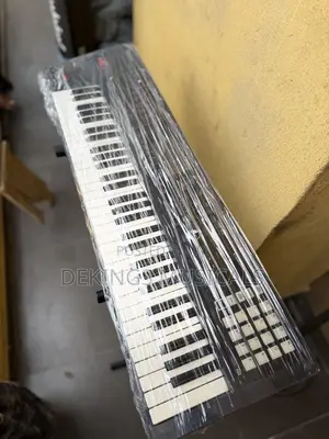 Uk Used Roland Fa-06 Music Workstation / Synthsizer