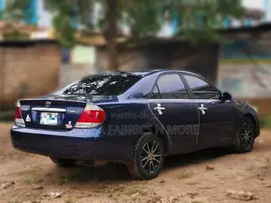 Toyota Camry LE 4dr Sedan (2.4L 4cyl 5A) 2005 Blue