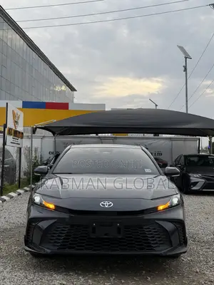 Toyota Camry SE 2025 Gray
