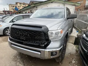 Toyota Tundra Limited 4dr Double Cab 4WD SB (5.7L 8cyl 6A) 2015 Silver