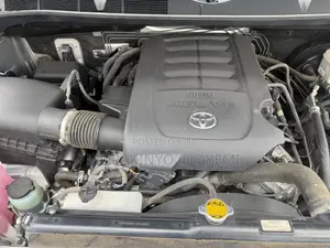 Toyota Tundra Limited 4dr Double Cab 4WD SB (5.7L 8cyl 6A) 2015 Silver