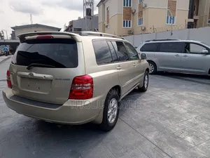 Toyota Highlander Base FWD 2003 Gold