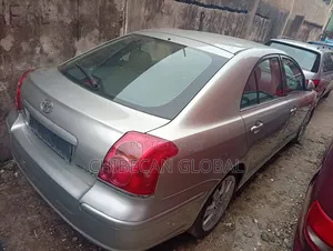 Toyota Avensis 2005 Gold
