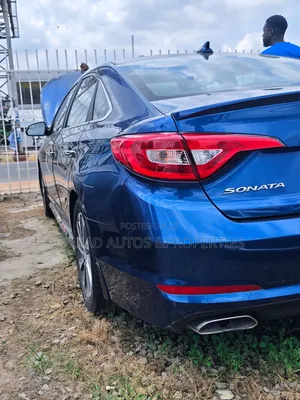 Hyundai Sonata Sport 2.0T Sedan FWD (2.0L 4cyl 6A) 2017 Blue