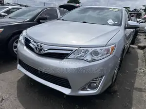 Toyota Camry XLE 4dr Sedan (2.5L 4cyl 6A) 2013 Silver
