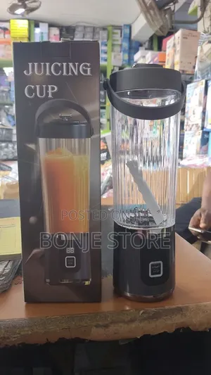 Personal Smoothie Maker With 4 Stainless Steel Blades for Ice Crushing