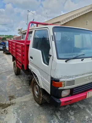 Toyota Dyna 100