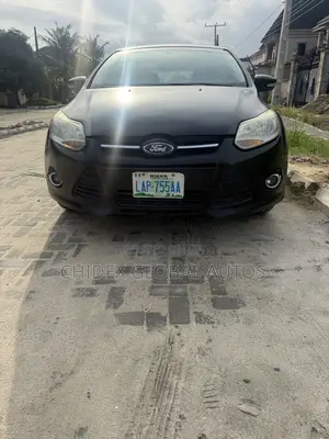 Ford Focus SE Sedan FWD (2.0L 4cyl 5M) 2013 Black