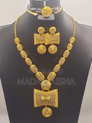Original Gold Replica Jewelry Set Non Tanish Unique Design