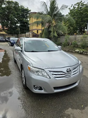 Toyota Camry XLE 4dr Sedan (2.5L 4cyl 6AM) 2010 Silver