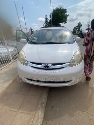 Toyota Sienna 2010 White