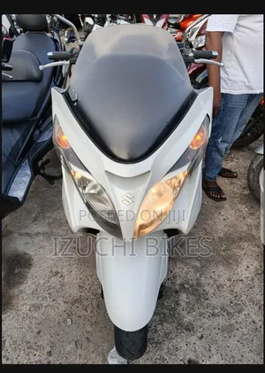 Suzuki Burgman 2011 White