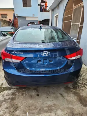 Hyundai Elantra SE 4dr Sedan (1.8L 4cyl 6M) 2014 Blue
