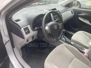 Toyota Corolla L 4dr Sedan (1.8L 4cyl 5M) 2013 Silver