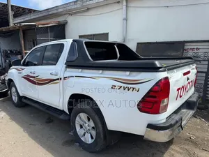 Toyota Hilux 2024 White