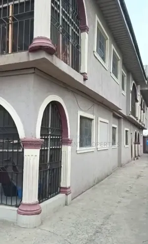 4bdrm Block of Flats in Off Jakpa, Warri for sale