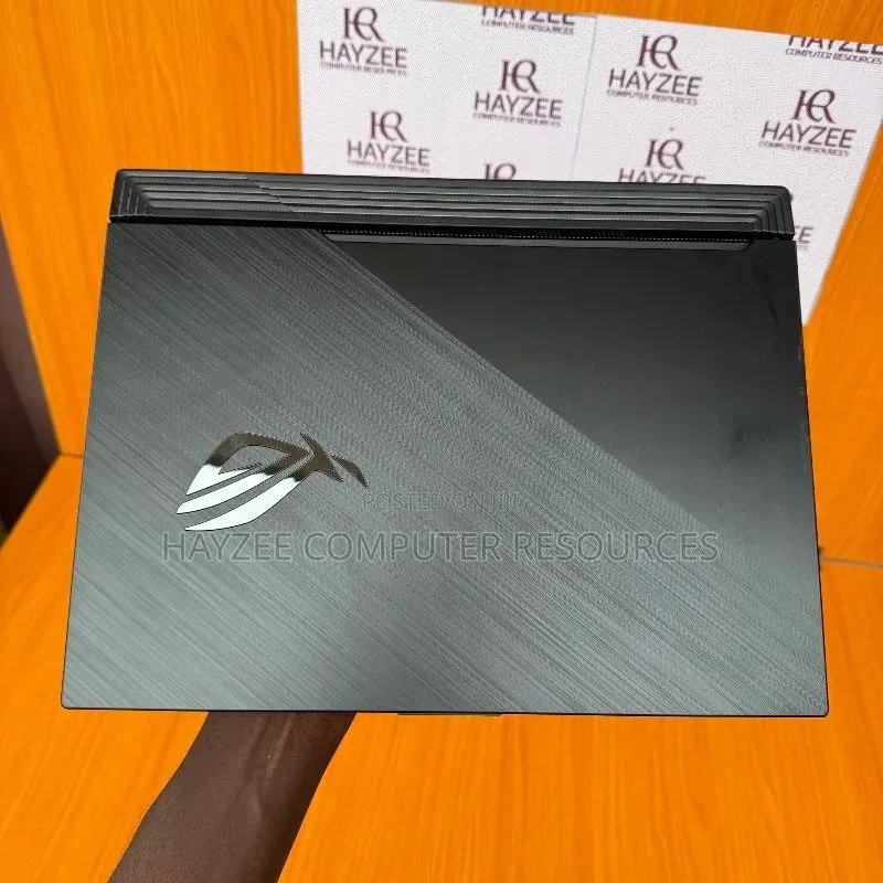 Laptop Asus ROG Zephyrus G16 32GB Intel Core i7 SSD 1T