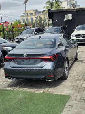Toyota Avalon Limited FWD Sedan (3.5L V6 8A) 2019 Blue