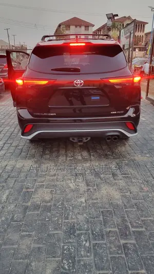 Toyota Highlander XSE 2022 Black