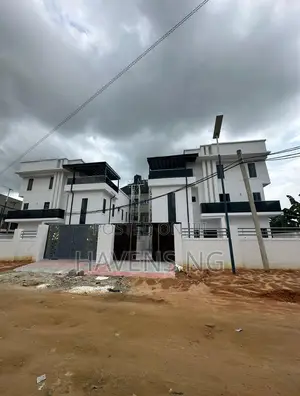 5bdrm Maisonette in Obio-Akpor for sale