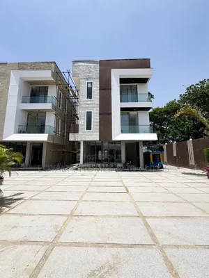 5bdrm Duplex in Chevron for sale