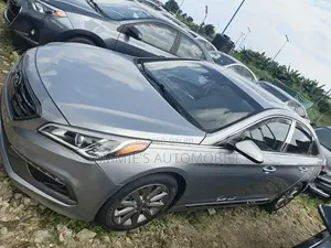 Hyundai Sonata Limited Sedan FWD (2.4L 4cyl 6A) 2016 Silver